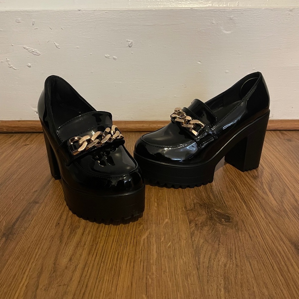 SHEIN Black Patent Leather Chain Platform Pumps Heels Size 5 (34)